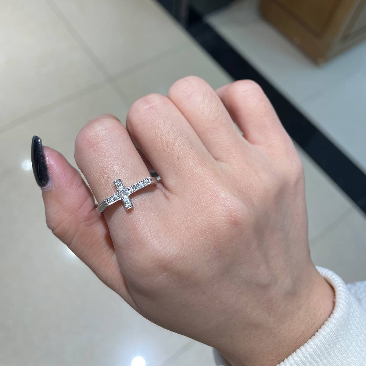 十字形排戒女戒S925银镀18K白金定制选款副石莫桑钻0.18ct